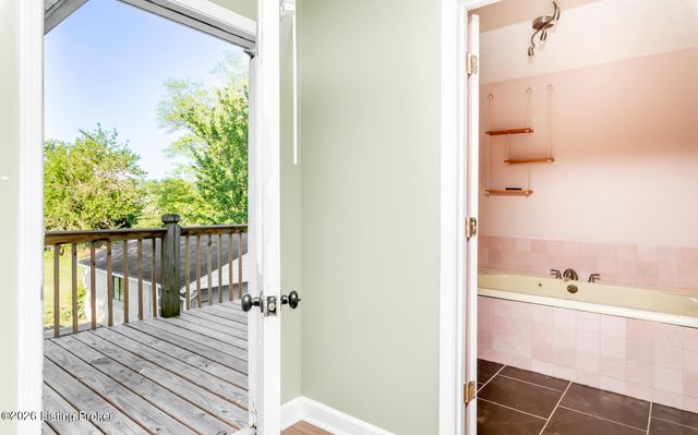 312 Chieftain Dr, Louisville, KY 40118