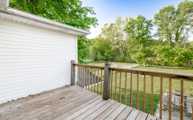 312 Chieftain Dr, Louisville, KY 40118