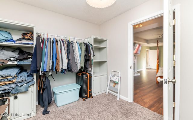 312 Chieftain Dr, Louisville, KY 40118