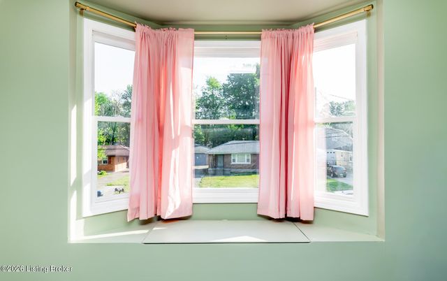 312 Chieftain Dr, Louisville, KY 40118