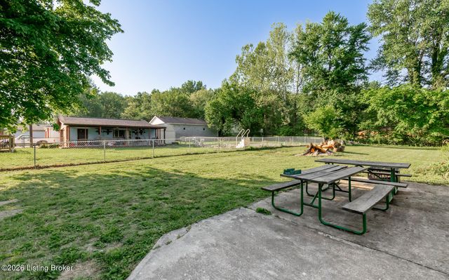 312 Chieftain Dr, Louisville, KY 40118