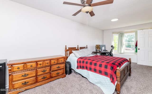 312 Chieftain Dr, Louisville, KY 40118