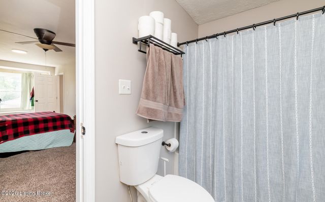 312 Chieftain Dr, Louisville, KY 40118