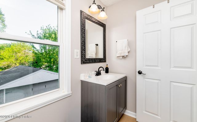 312 Chieftain Dr, Louisville, KY 40118