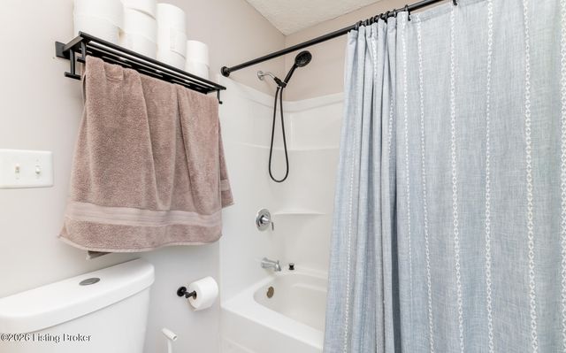 312 Chieftain Dr, Louisville, KY 40118