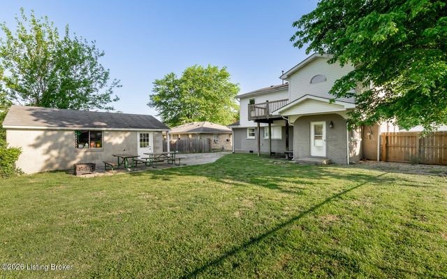 312 Chieftain Dr, Louisville, KY 40118