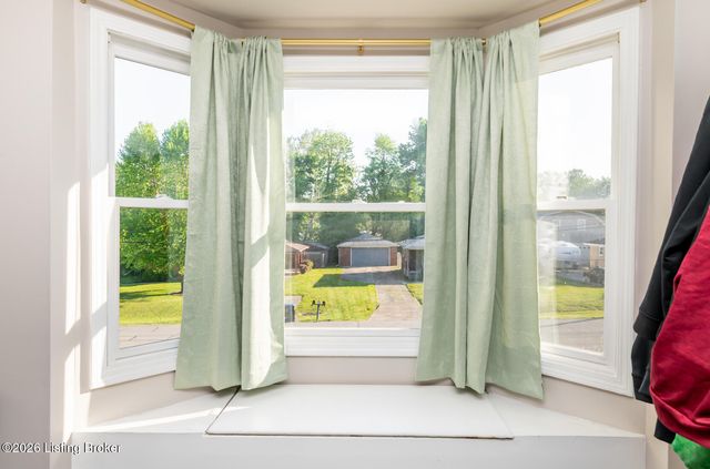 312 Chieftain Dr, Louisville, KY 40118