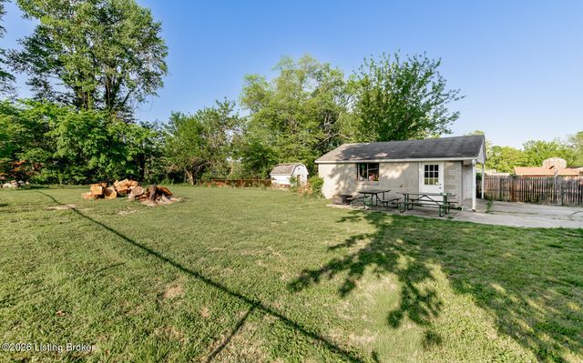 312 Chieftain Dr, Louisville, KY 40118