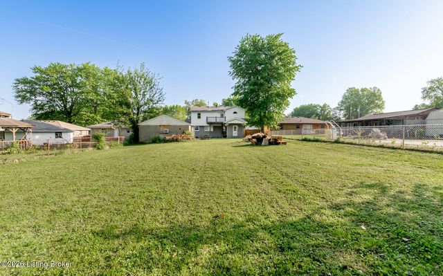 312 Chieftain Dr, Louisville, KY 40118