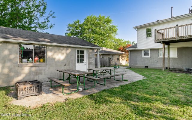 312 Chieftain Dr, Louisville, KY 40118