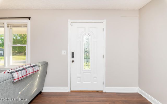 312 Chieftain Dr, Louisville, KY 40118