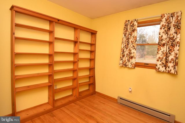 3288 SLIFER VALLEY RD, Riegelsville, PA 18077