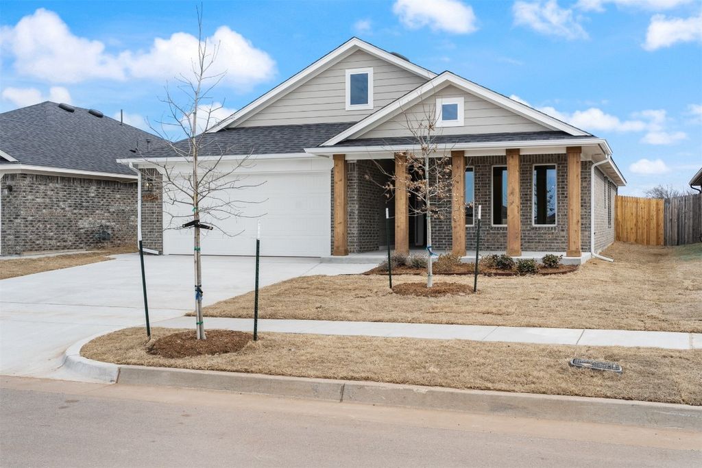Image 2 of property listing at 13504 Grass Plain Avenue, Piedmont, OK 73078