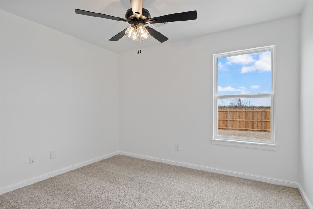 Image 27 of property listing at 13504 Grass Plain Avenue, Piedmont, OK 73078