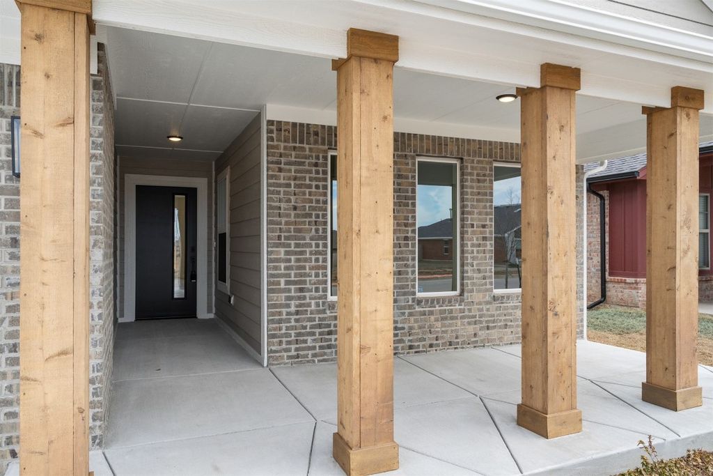 Image 3 of property listing at 13504 Grass Plain Avenue, Piedmont, OK 73078