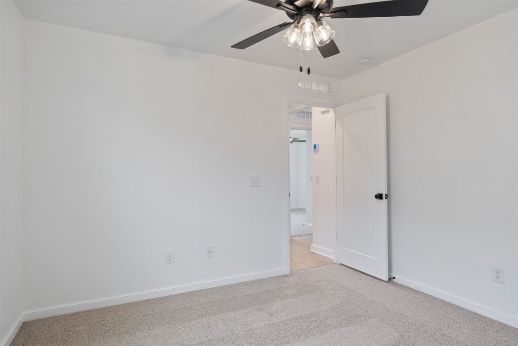 Image 30 of property listing at 13504 Grass Plain Avenue, Piedmont, OK 73078