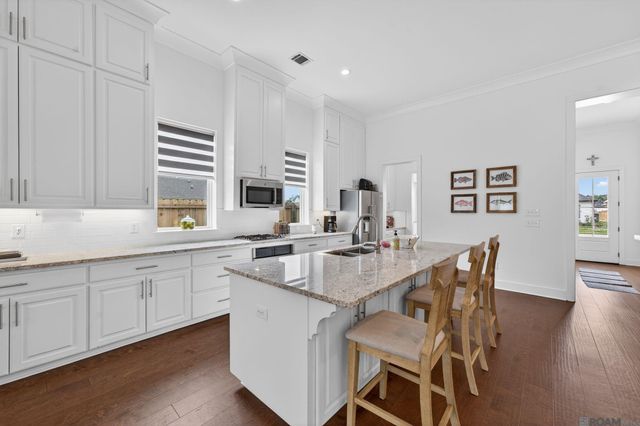 9963 Oak Colony Blvd, Baton Rouge, LA 70817