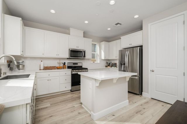 1705 Stetson Cir, West Sacramento, CA 95691