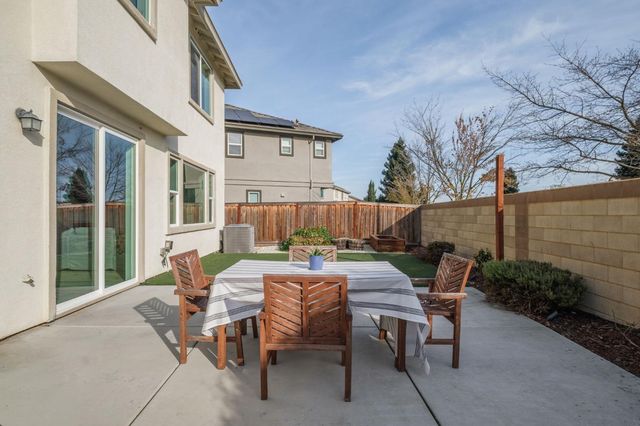 1705 Stetson Cir, West Sacramento, CA 95691