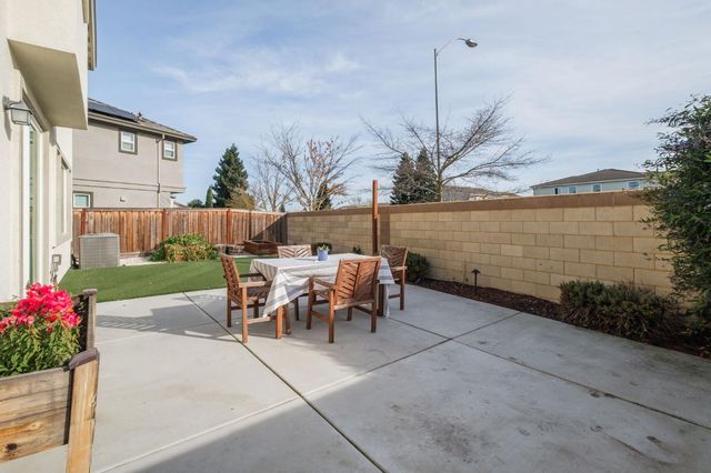 1705 Stetson Cir, West Sacramento, CA 95691