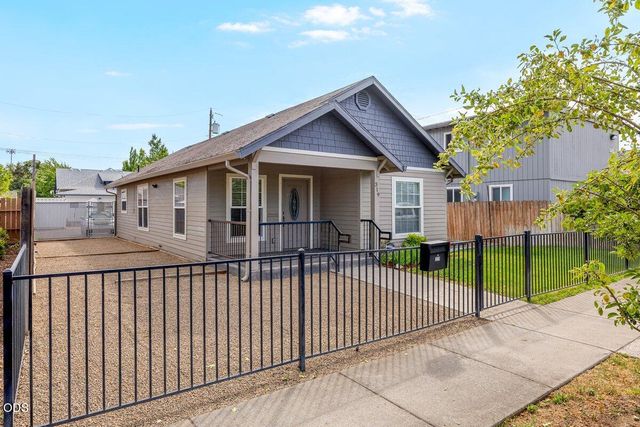 319 S Ivy Street, Medford, OR 97501