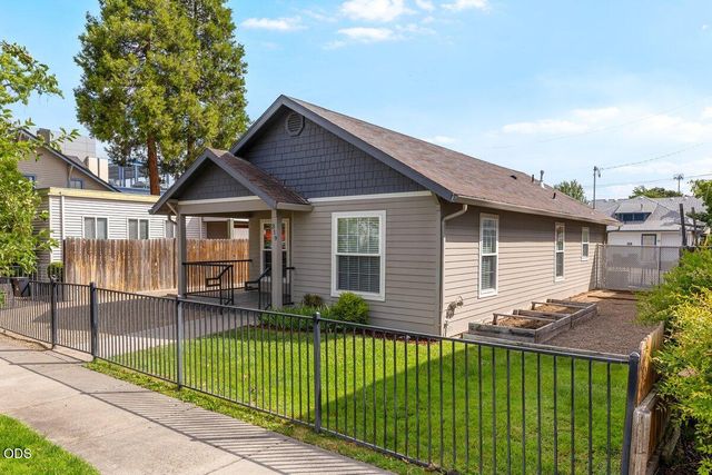 319 S Ivy Street, Medford, OR 97501
