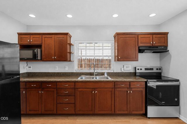 319 S Ivy Street, Medford, OR 97501