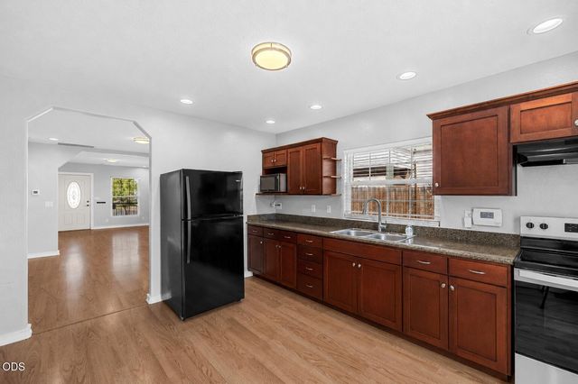 319 S Ivy Street, Medford, OR 97501