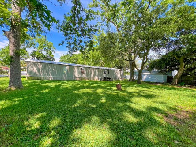 210 Floyd St Street, Boling, TX 77420