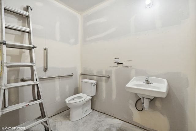 2913 W Belmont Avenue 1W, Chicago, IL 60618