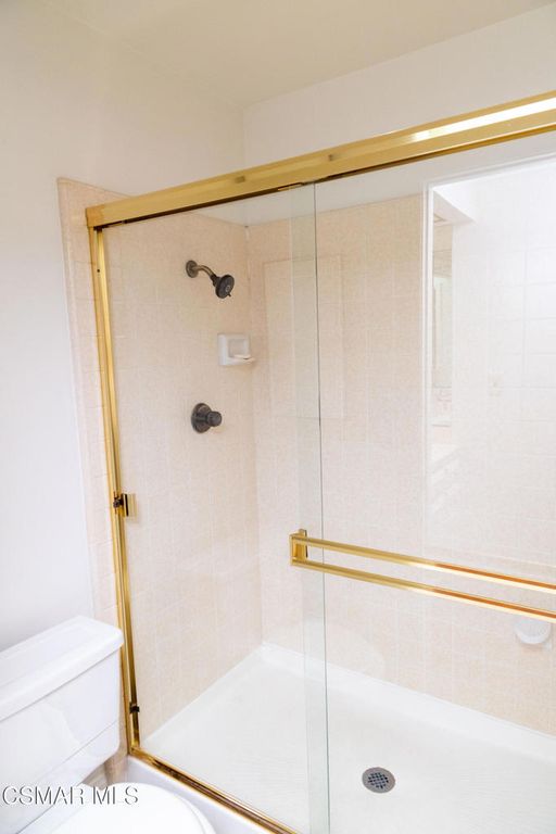 Image 20 of property listing at 26000 Alizia Canyon Drive D, Calabasas, CA 91302