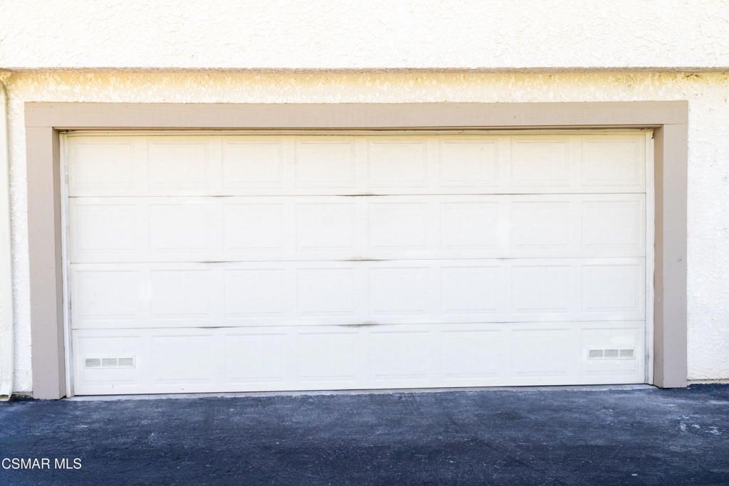 Image 23 of property listing at 26000 Alizia Canyon Drive D, Calabasas, CA 91302