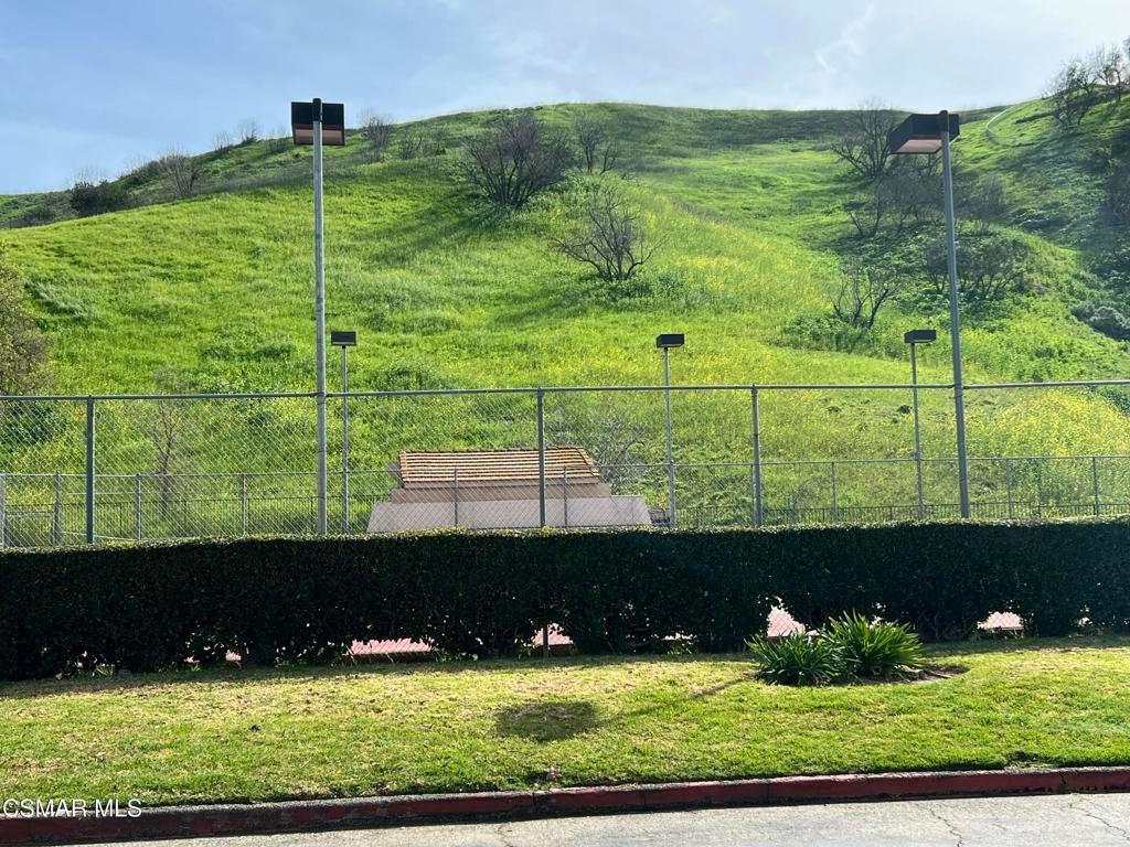 Image 24 of property listing at 26000 Alizia Canyon Drive D, Calabasas, CA 91302