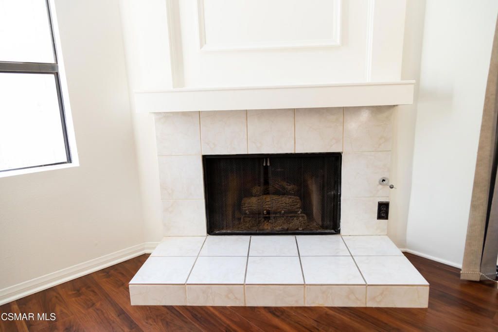 Image 4 of property listing at 26000 Alizia Canyon Drive D, Calabasas, CA 91302