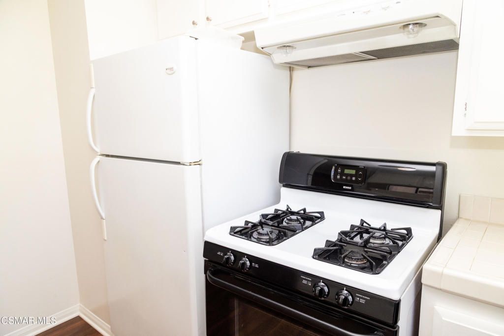 Image 7 of property listing at 26000 Alizia Canyon Drive D, Calabasas, CA 91302