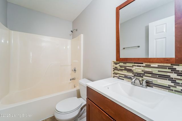 10116 Greenfield Woods Cir, Louisville, KY 40258