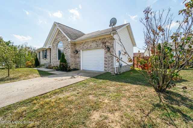 10116 Greenfield Woods Cir, Louisville, KY 40258