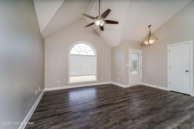 10116 Greenfield Woods Cir, Louisville, KY 40258