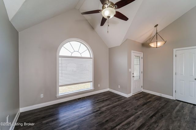 10116 Greenfield Woods Cir, Louisville, KY 40258