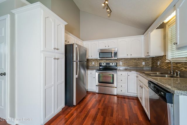 10116 Greenfield Woods Cir, Louisville, KY 40258