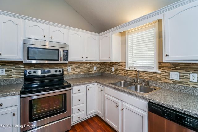 10116 Greenfield Woods Cir, Louisville, KY 40258