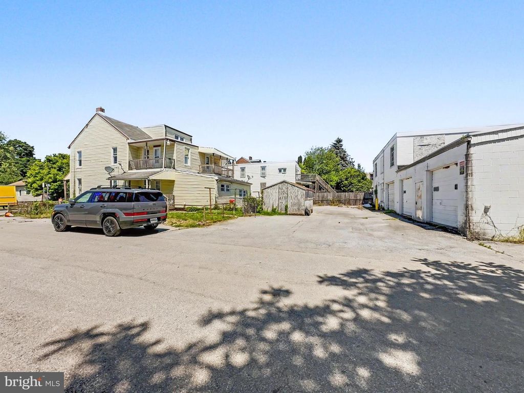 Image 3 of property listing at 522-526 BOUNDARY AVE E, York, PA 17403