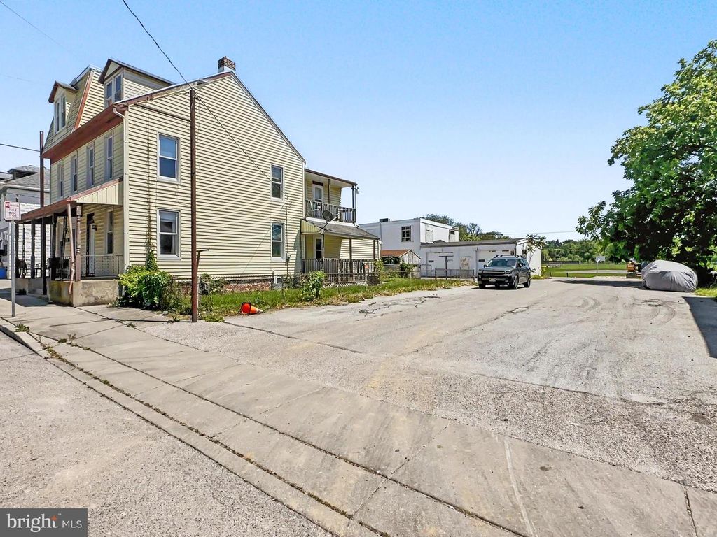 Image 46 of property listing at 522-526 BOUNDARY AVE E, York, PA 17403