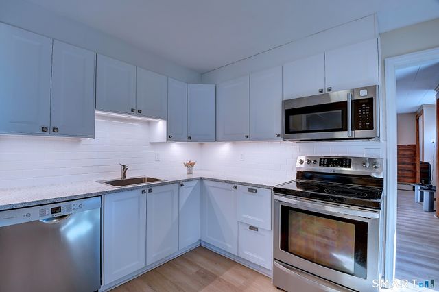 41 Sanford Road, Manchester, CT 06042