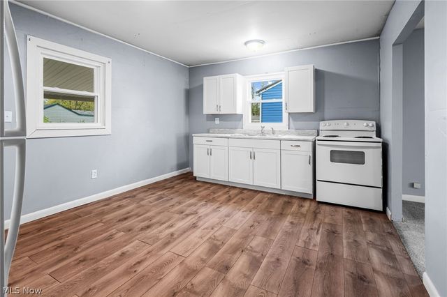 2012 Endrow Avenue NE, Canton, OH 44705