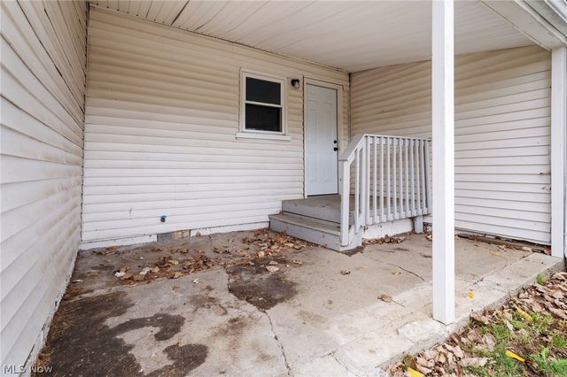 2012 Endrow Avenue NE, Canton, OH 44705