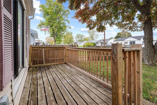 2012 Endrow Avenue NE, Canton, OH 44705