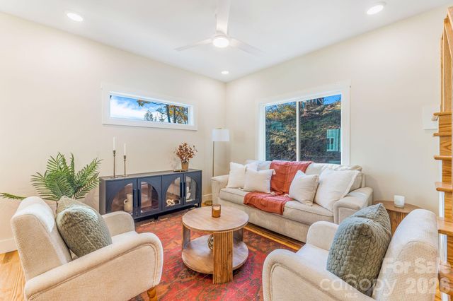 67 Crestfield Avenue, Asheville, NC 28804