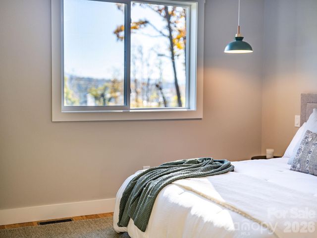 67 Crestfield Avenue, Asheville, NC 28804