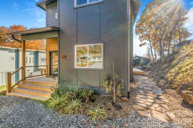 67 Crestfield Avenue, Asheville, NC 28804